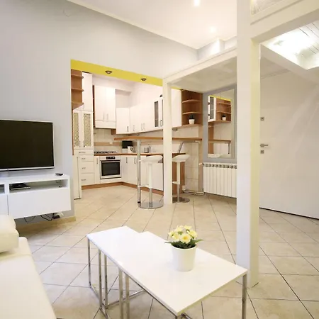 Apartment Rainbow 3 *